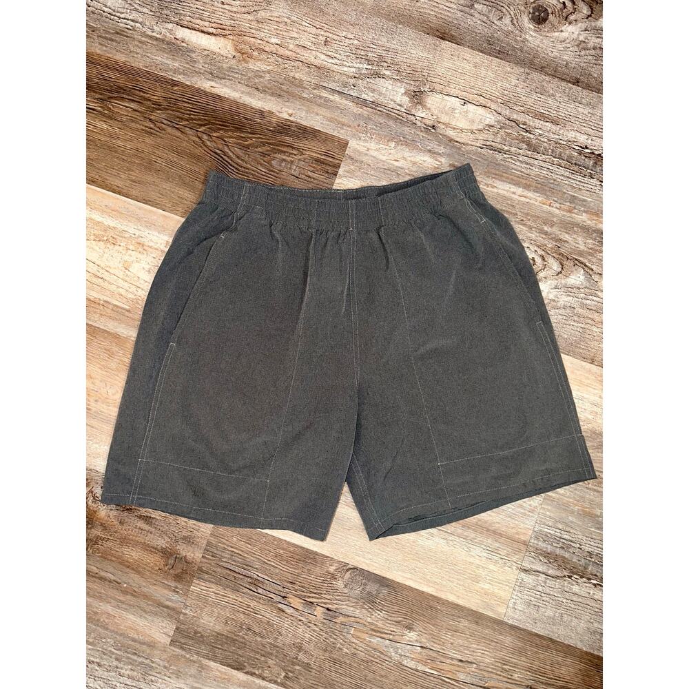 Outdoor Voices men’s shorts in sz Large in gray